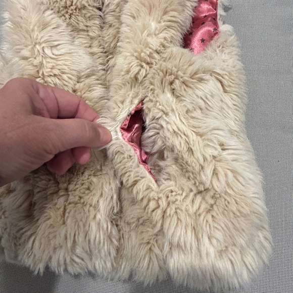 Mini Boden Cream Faux Fur Vest Toddler Girl 2/3 - Picture 7 of 13